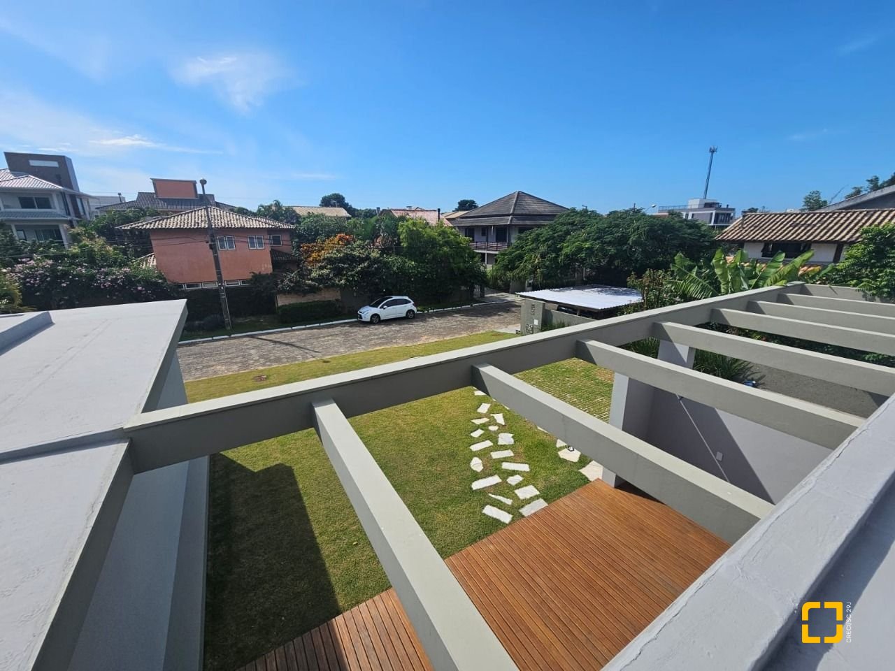 Casa de Condomínio com 365m², 6 quartos (sendo 3 suítes), 2 garagens, no bairro Campeche em Florianópolis