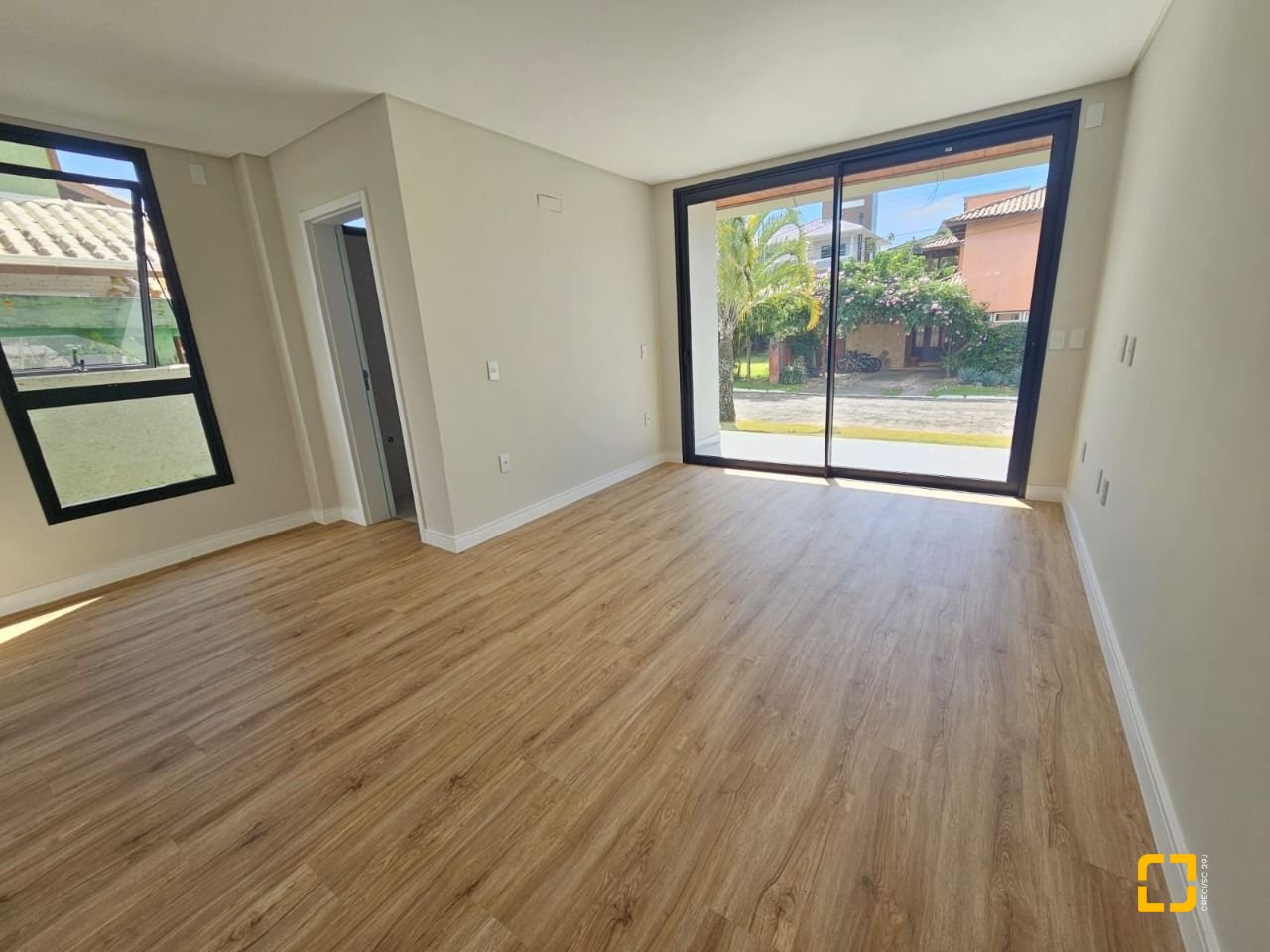 Casa de Condomínio com 365m², 6 quartos (sendo 3 suítes), 2 garagens, no bairro Campeche em Florianópolis