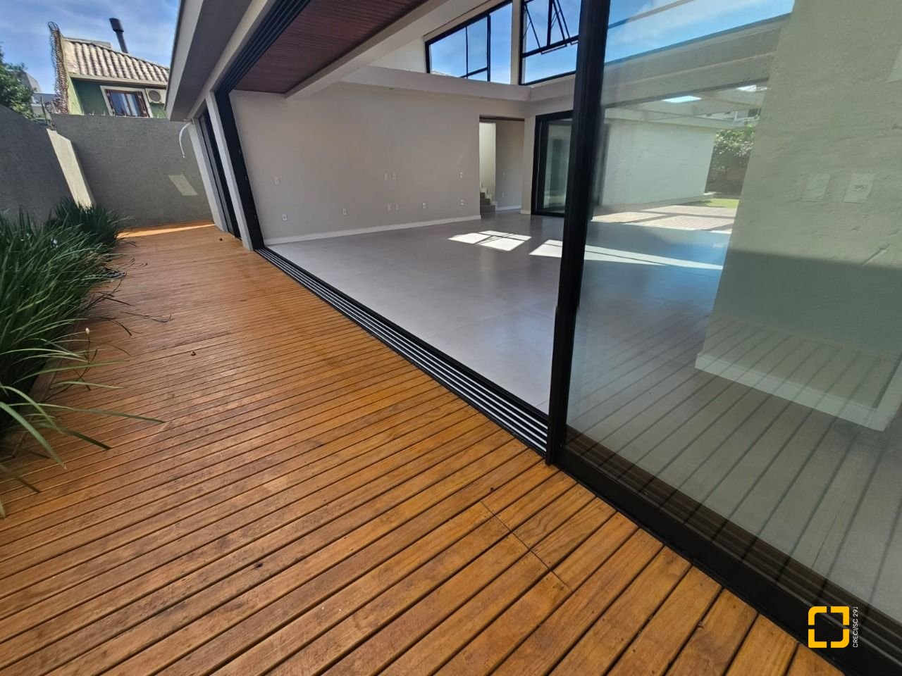 Casa de Condomínio com 365m², 6 quartos (sendo 3 suítes), 2 garagens, no bairro Campeche em Florianópolis