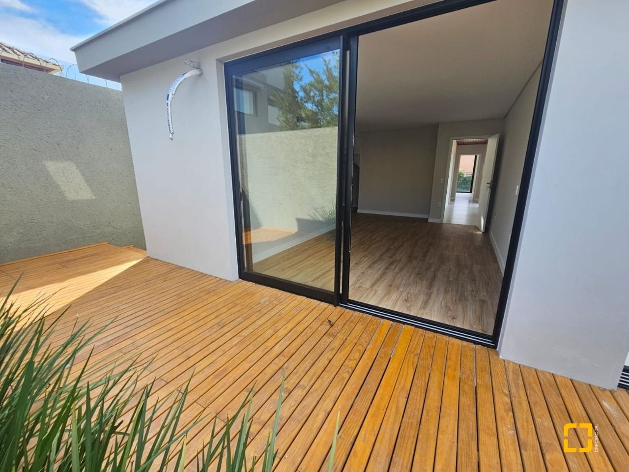 Casa de Condomínio com 365m², 6 quartos (sendo 3 suítes), 2 garagens, no bairro Campeche em Florianópolis