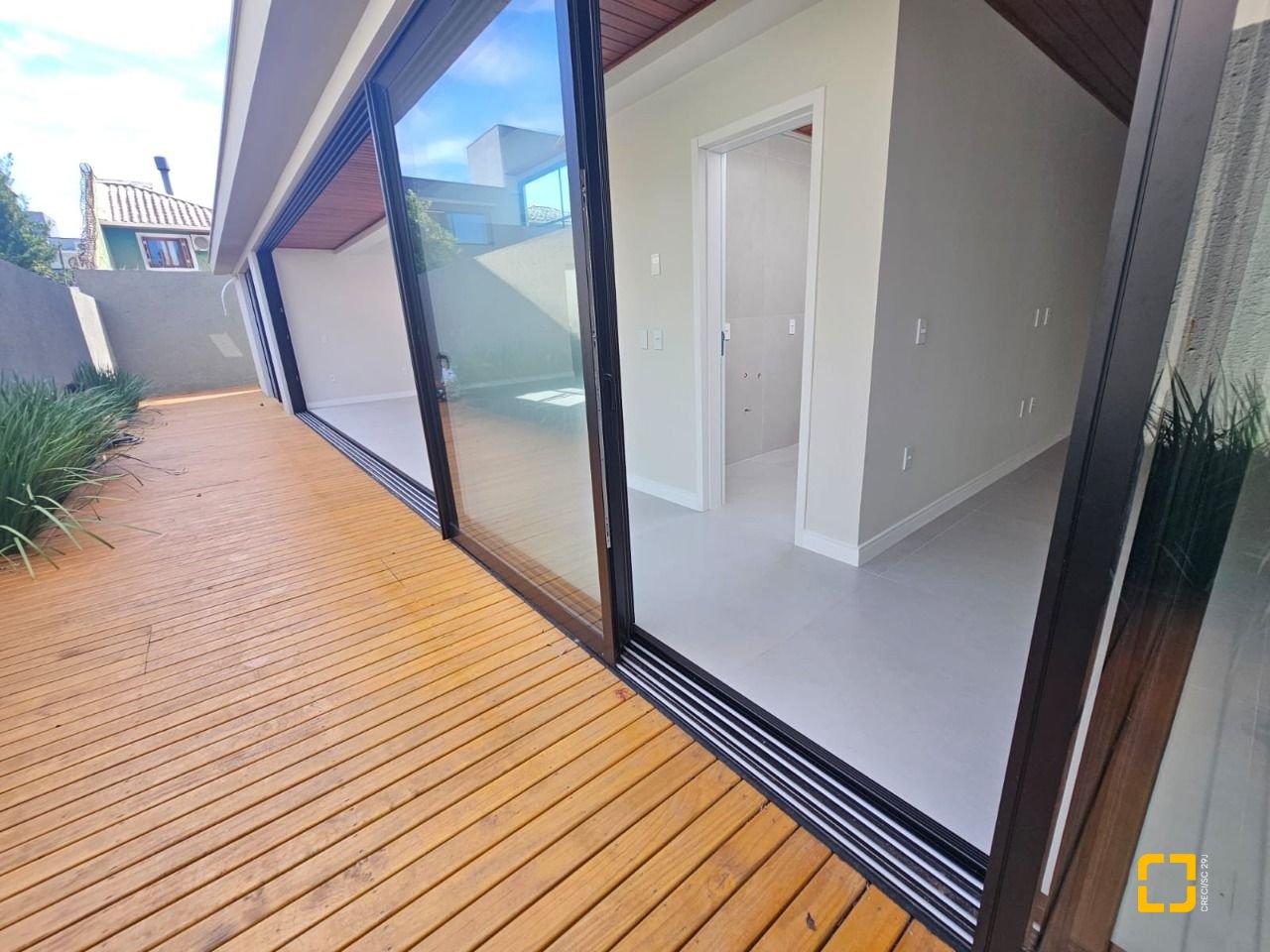 Casa de Condomínio com 365m², 6 quartos (sendo 3 suítes), 2 garagens, no bairro Campeche em Florianópolis