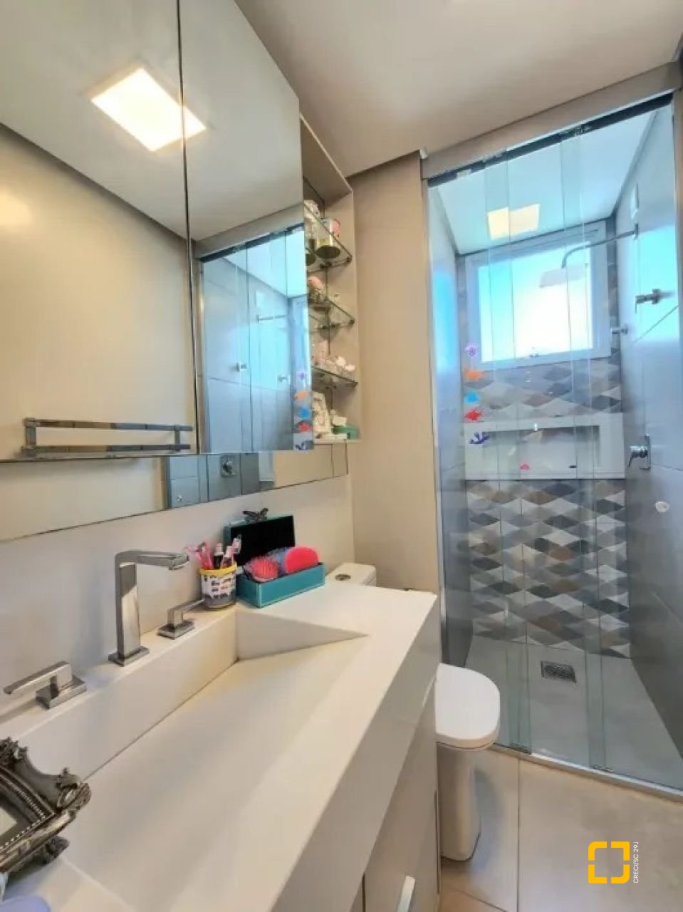 Apartamento com 113m², 4 quartos (sendo 1 suíte), 2 garagens, no bairro João Paulo em Florianópolis