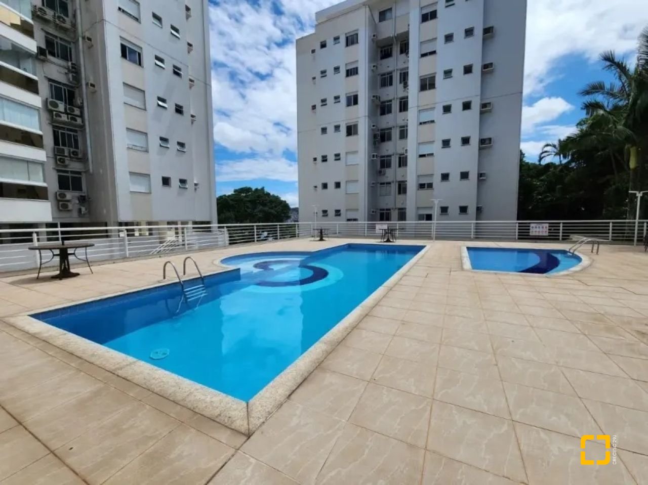 Apartamento com 113m², 4 quartos (sendo 1 suíte), 2 garagens, no bairro João Paulo em Florianópolis