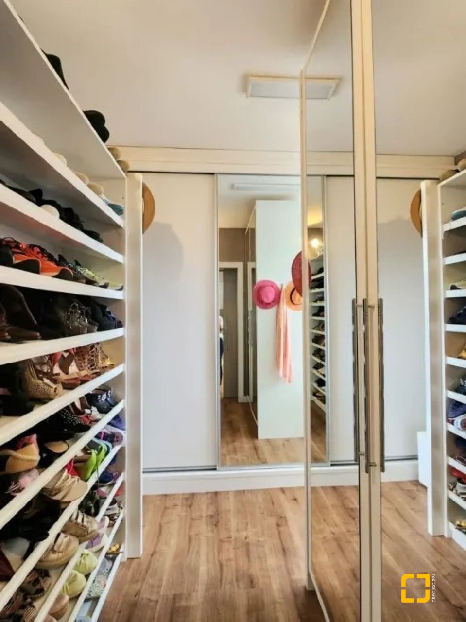 Apartamento com 113m², 4 quartos (sendo 1 suíte), 2 garagens, no bairro João Paulo em Florianópolis