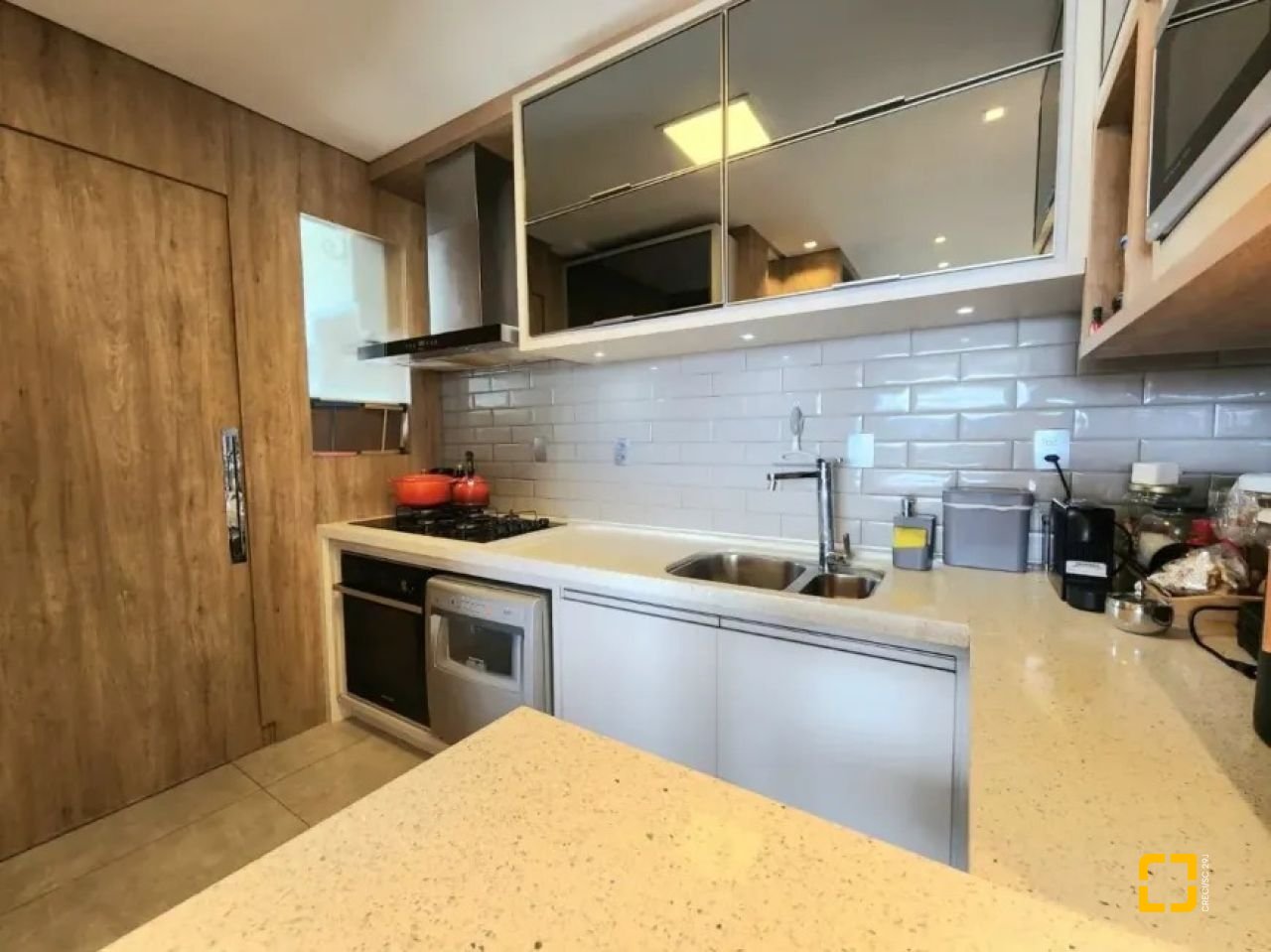 Apartamento com 113m², 4 quartos (sendo 1 suíte), 2 garagens, no bairro João Paulo em Florianópolis