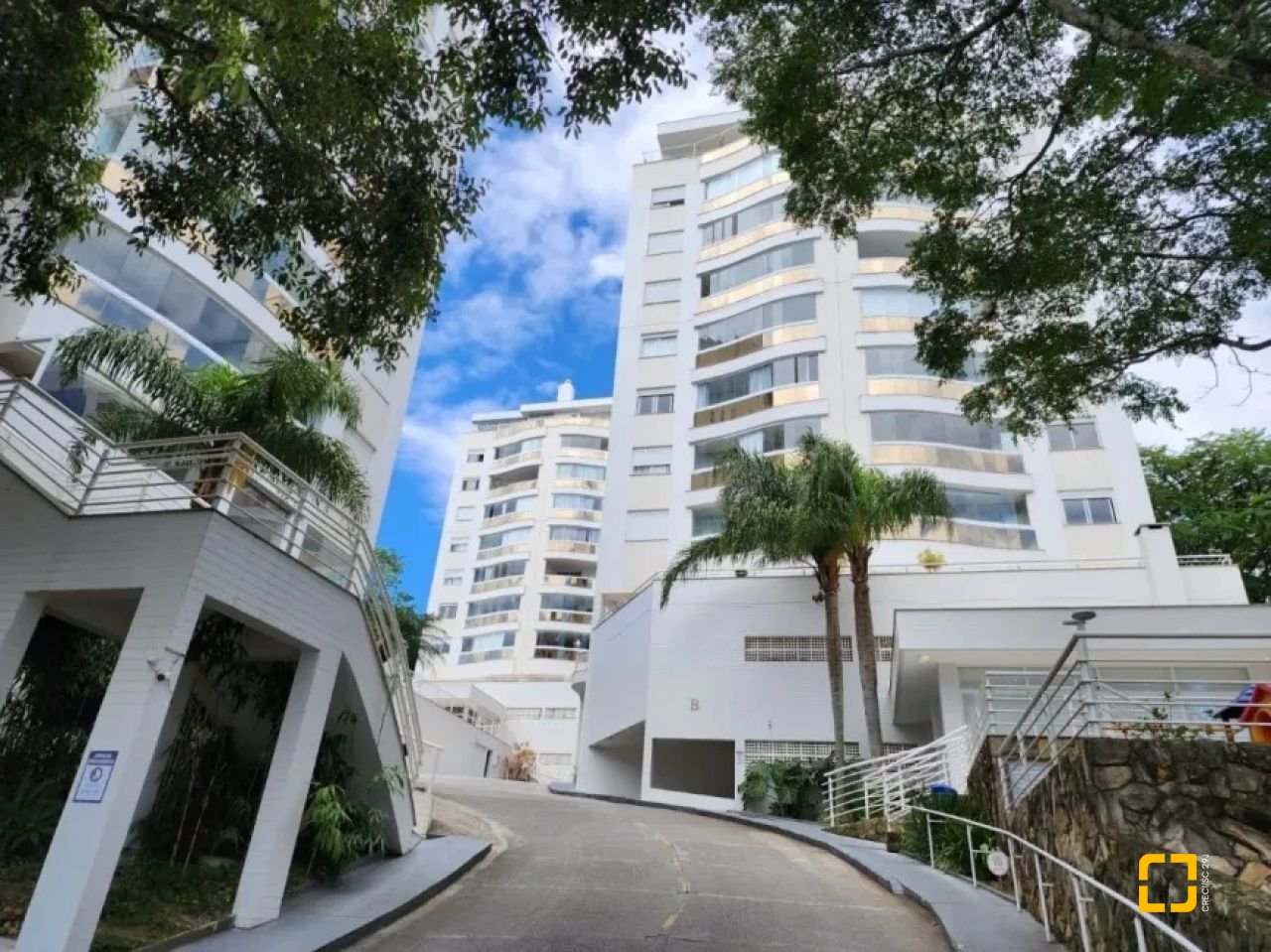 Apartamento com 113m², 4 quartos (sendo 1 suíte), 2 garagens, no bairro João Paulo em Florianópolis