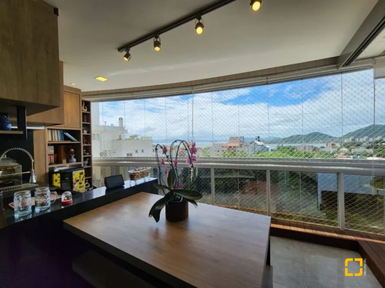 Apartamento com 113m², 4 quartos (sendo 1 suíte), 2 garagens, no bairro João Paulo em Florianópolis