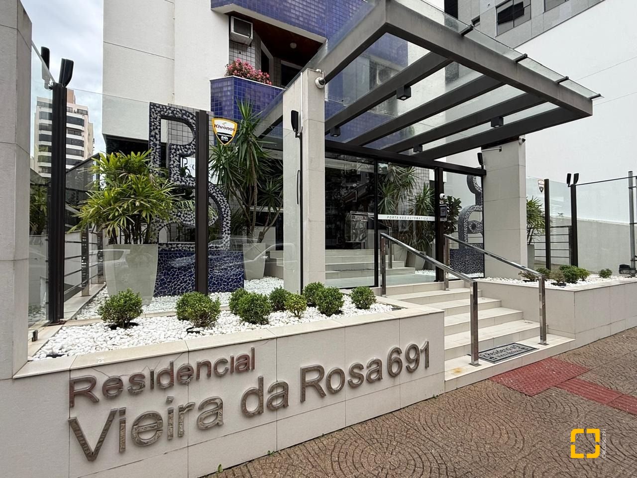 Apartamento com 77m², 4 quartos (sendo 2 suítes), 1 garagem, no bairro Centro em Florianópolis