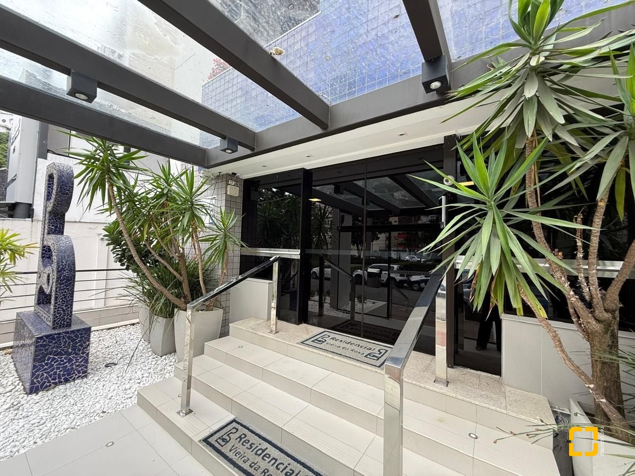 Apartamento com 77m², 4 quartos (sendo 2 suítes), 1 garagem, no bairro Centro em Florianópolis