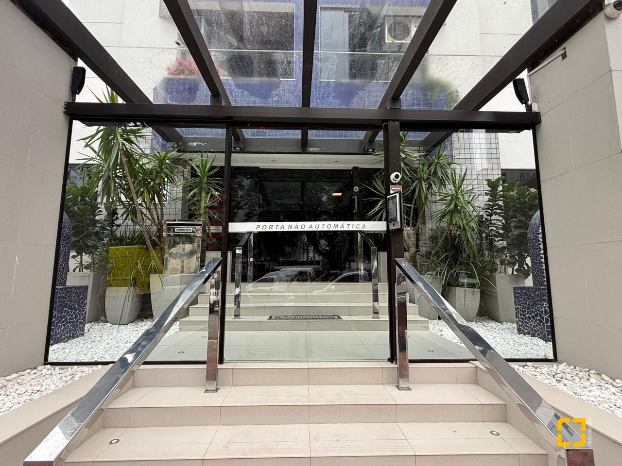 Apartamento com 77m², 4 quartos (sendo 2 suítes), 1 garagem, no bairro Centro em Florianópolis