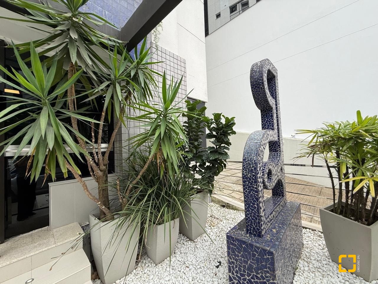 Apartamento com 77m², 4 quartos (sendo 2 suítes), 1 garagem, no bairro Centro em Florianópolis