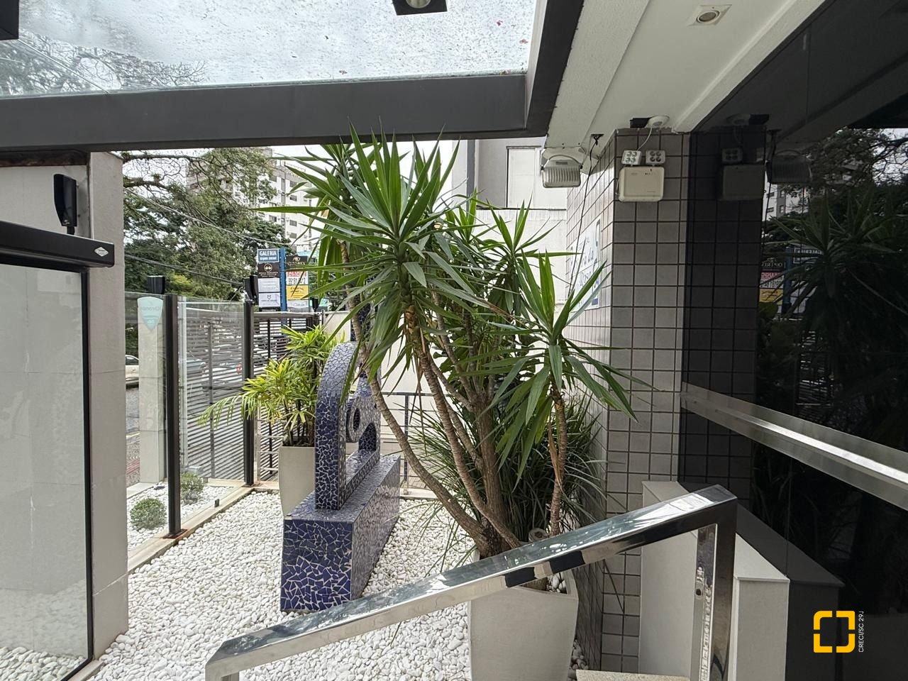 Apartamento com 77m², 4 quartos (sendo 2 suítes), 1 garagem, no bairro Centro em Florianópolis