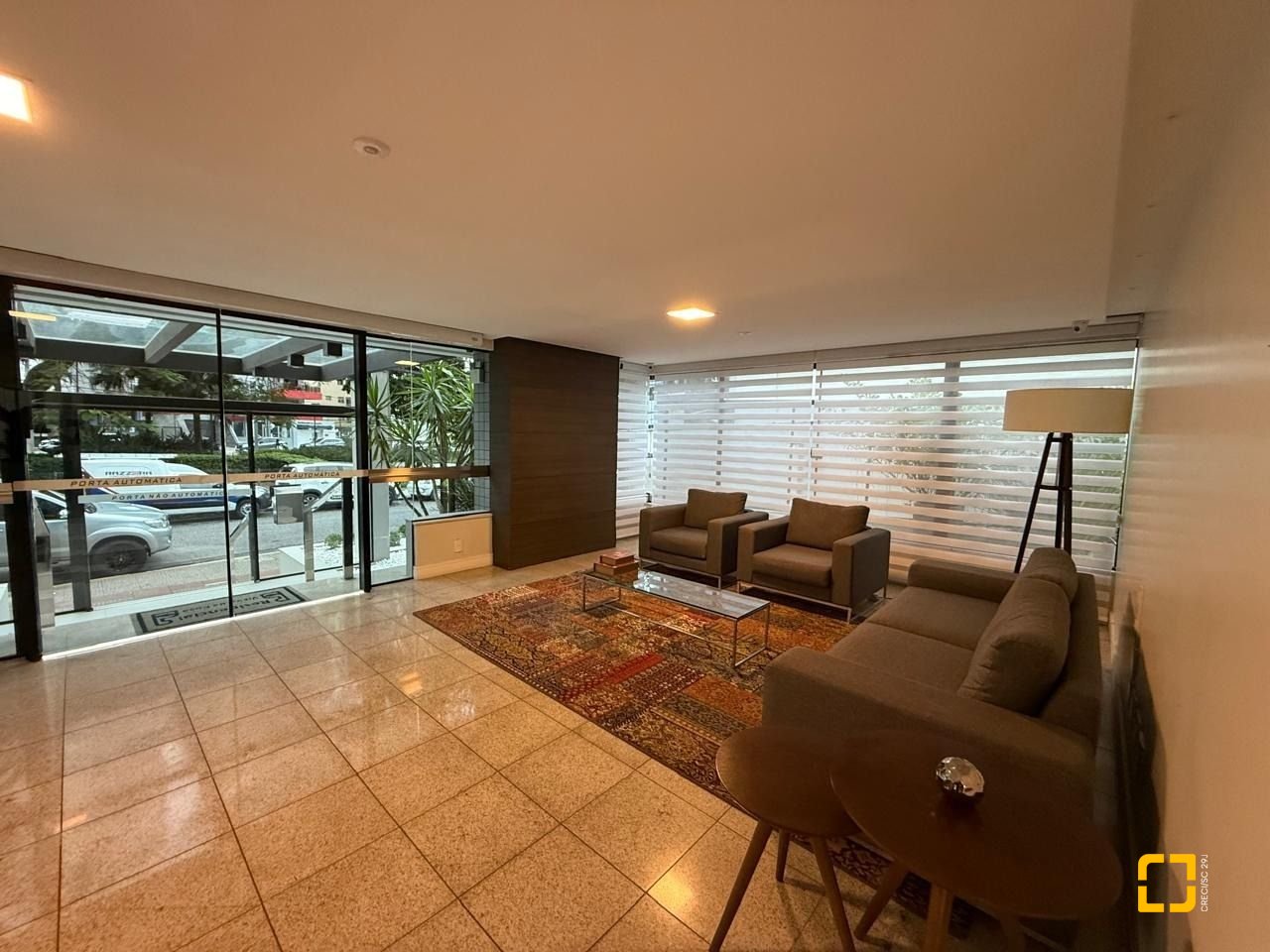 Apartamento com 77m², 4 quartos (sendo 2 suítes), 1 garagem, no bairro Centro em Florianópolis