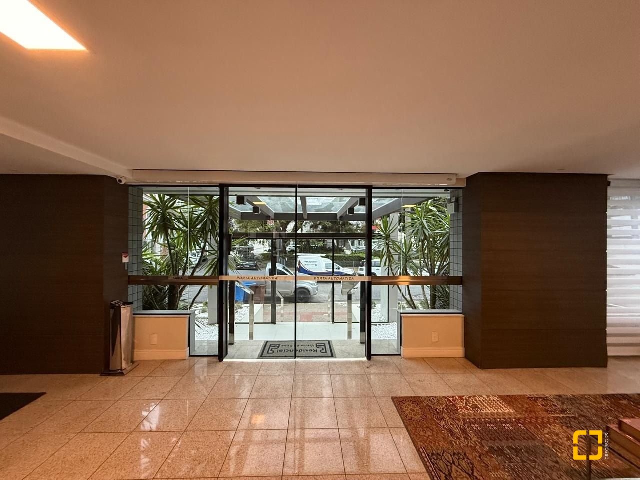 Apartamento com 77m², 4 quartos (sendo 2 suítes), 1 garagem, no bairro Centro em Florianópolis