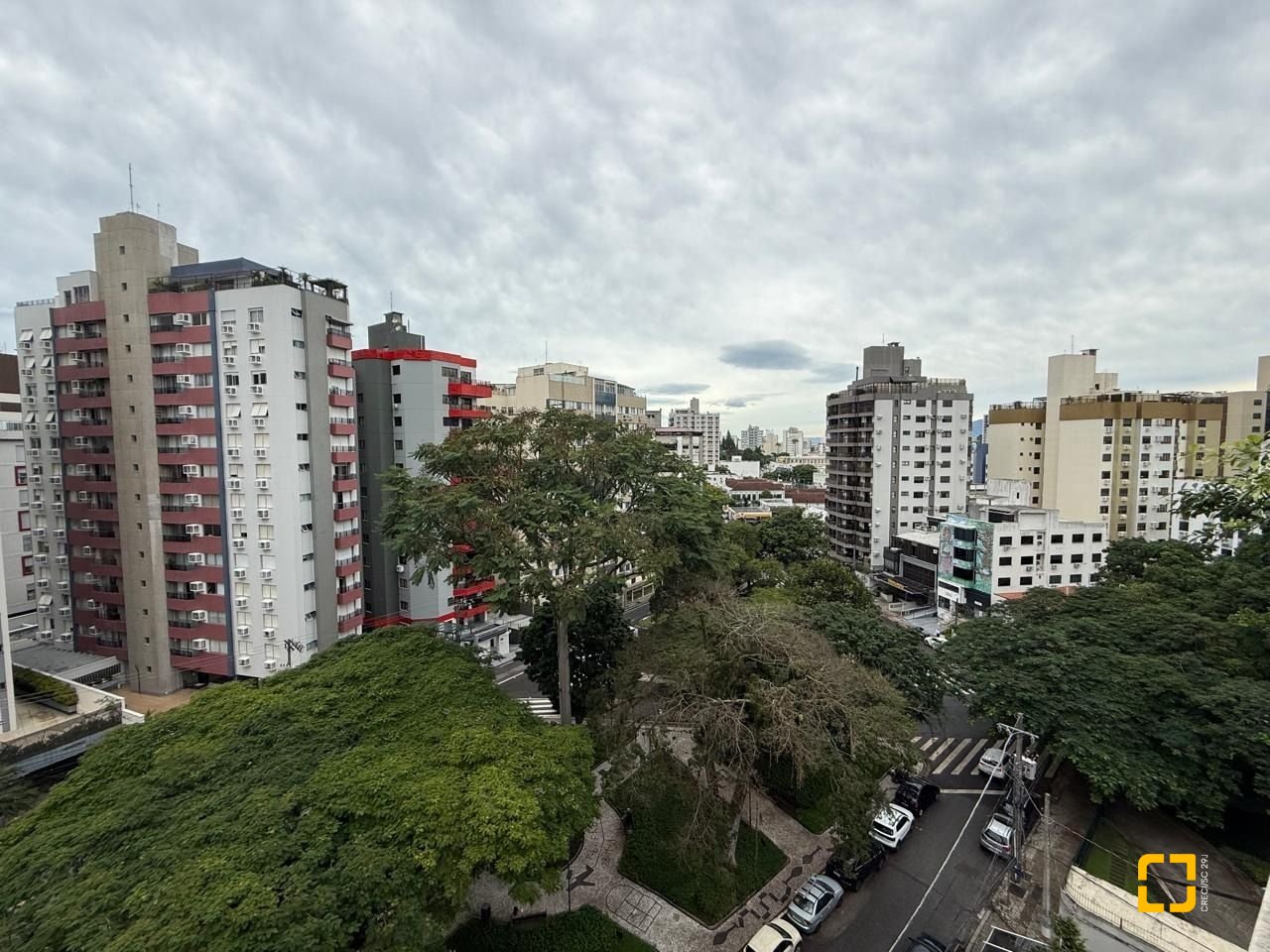 Apartamento com 77m², 4 quartos (sendo 2 suítes), 1 garagem, no bairro Centro em Florianópolis