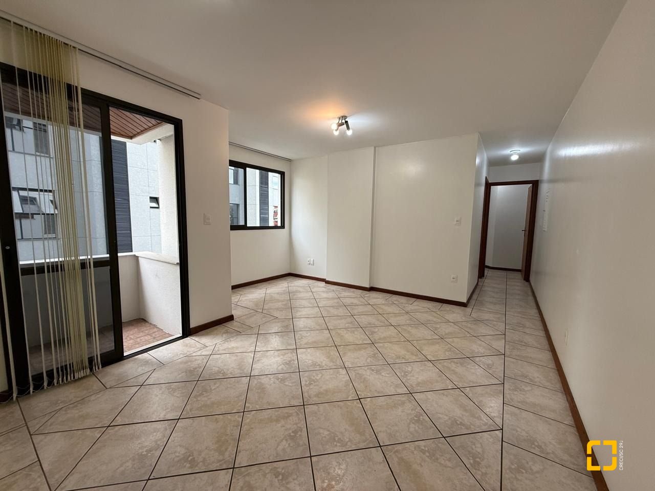 Apartamento com 77m², 4 quartos (sendo 2 suítes), 1 garagem, no bairro Centro em Florianópolis