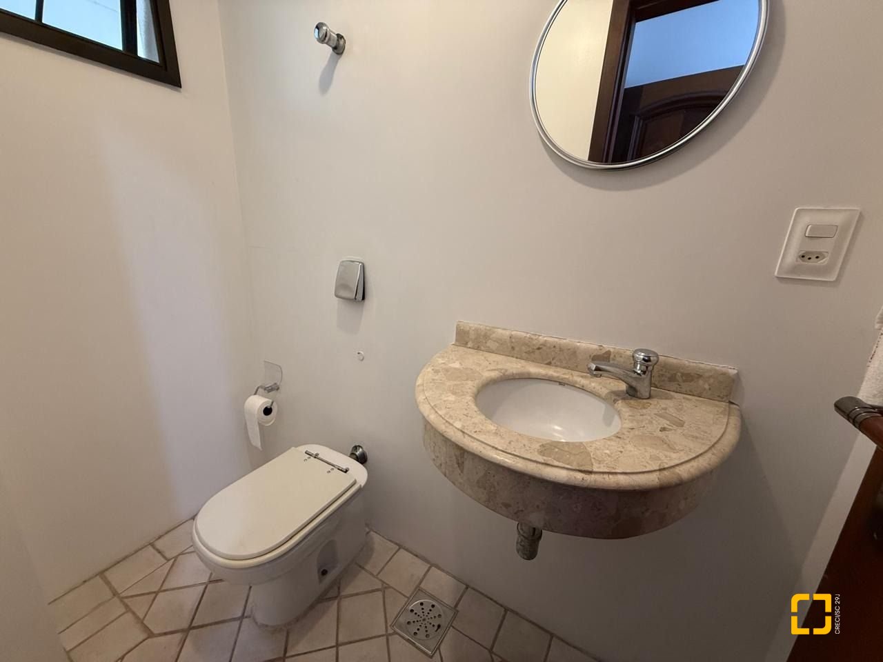 Apartamento com 77m², 4 quartos (sendo 2 suítes), 1 garagem, no bairro Centro em Florianópolis