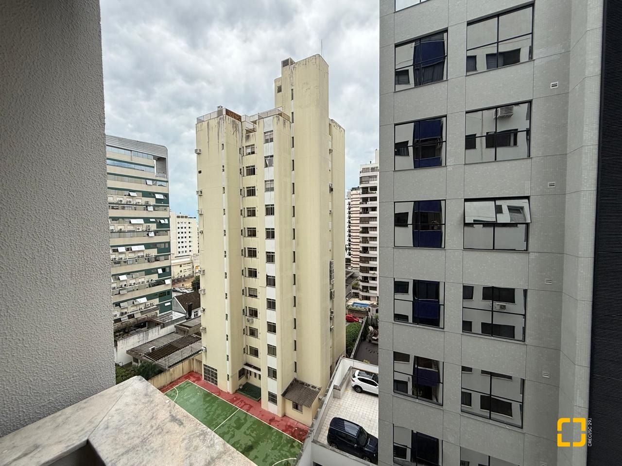 Apartamento com 77m², 4 quartos (sendo 2 suítes), 1 garagem, no bairro Centro em Florianópolis