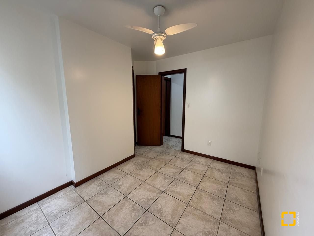 Apartamento com 77m², 4 quartos (sendo 2 suítes), 1 garagem, no bairro Centro em Florianópolis