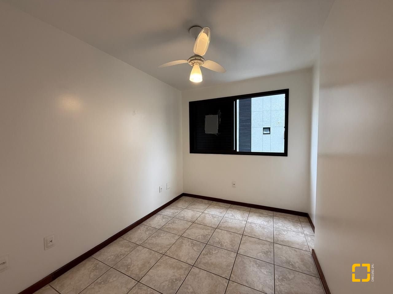 Apartamento com 77m², 4 quartos (sendo 2 suítes), 1 garagem, no bairro Centro em Florianópolis