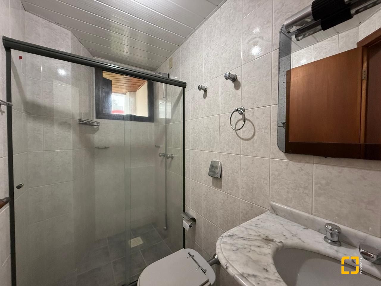 Apartamento com 77m², 4 quartos (sendo 2 suítes), 1 garagem, no bairro Centro em Florianópolis