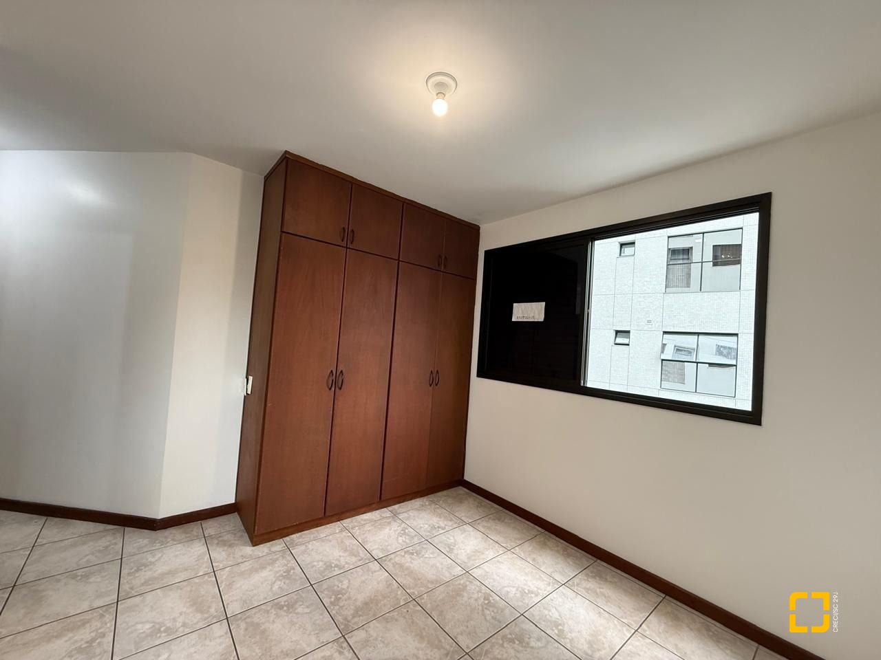 Apartamento com 77m², 4 quartos (sendo 2 suítes), 1 garagem, no bairro Centro em Florianópolis