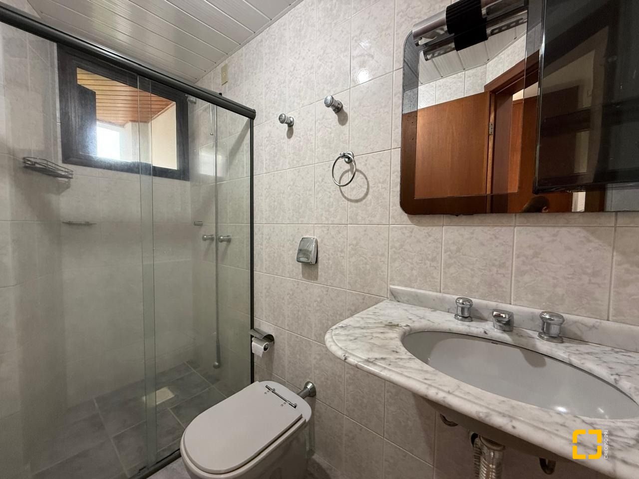 Apartamento com 77m², 4 quartos (sendo 2 suítes), 1 garagem, no bairro Centro em Florianópolis