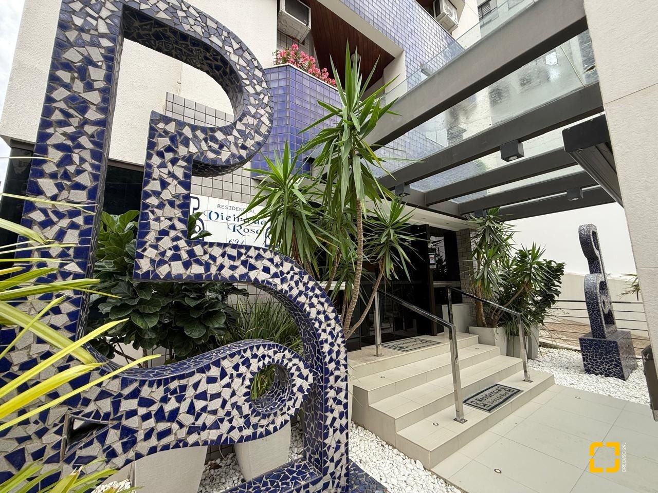 Apartamento com 77m², 4 quartos (sendo 2 suítes), 1 garagem, no bairro Centro em Florianópolis