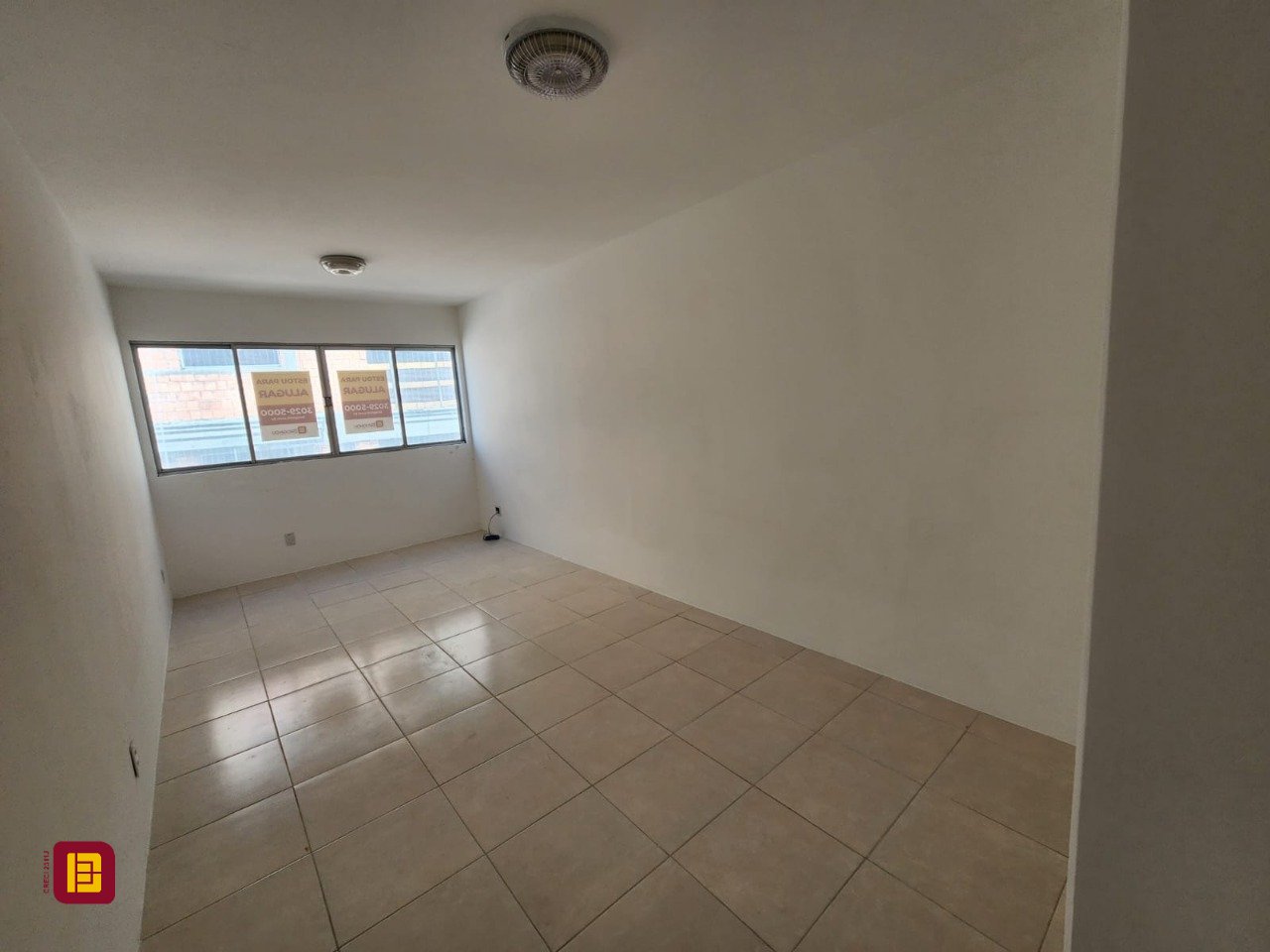 Sala com 23m², no bairro Trindade em Florianópolis
