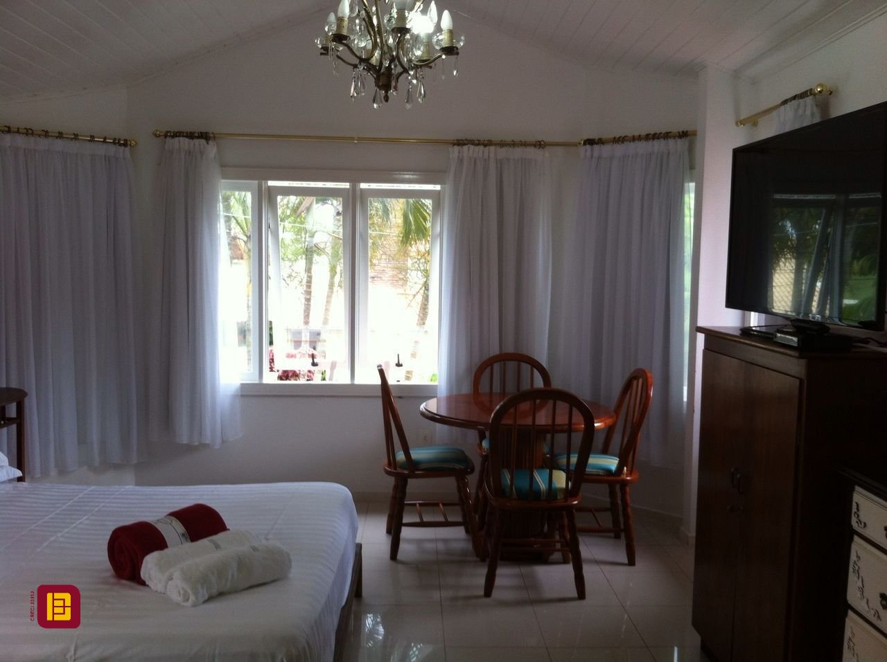 Casa com 250m², 5 quartos (sendo 3 suítes), 4 garagens, no bairro Jurerê Internacional em Florianópolis