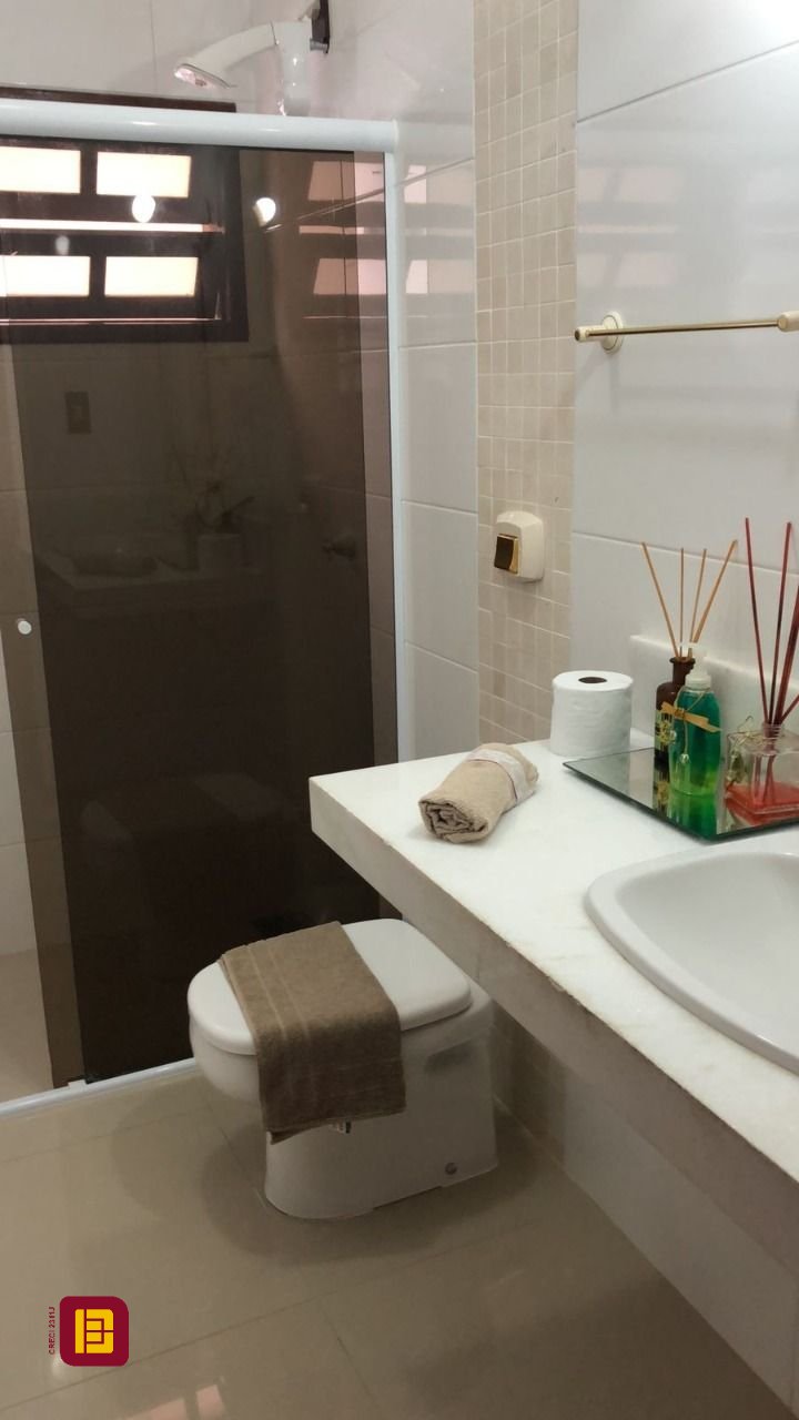 Casa com 250m², 5 quartos (sendo 3 suítes), 4 garagens, no bairro Jurerê Internacional em Florianópolis