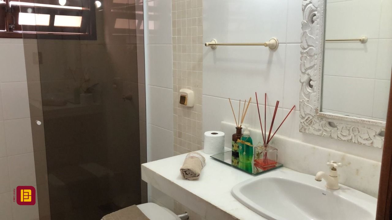 Casa com 250m², 5 quartos (sendo 3 suítes), 4 garagens, no bairro Jurerê Internacional em Florianópolis