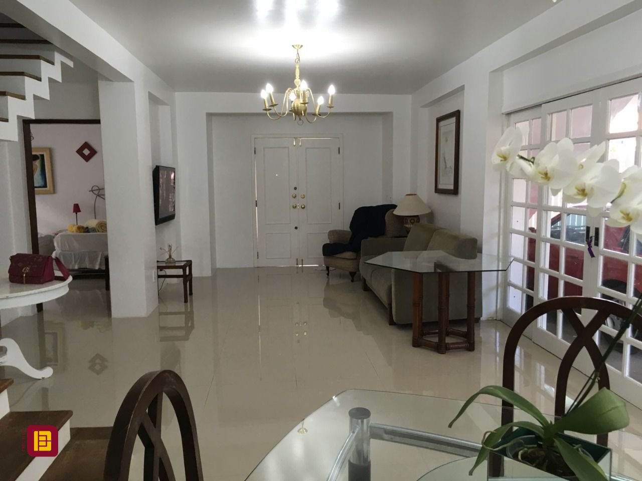 Casa com 250m², 5 quartos (sendo 3 suítes), 4 garagens, no bairro Jurerê Internacional em Florianópolis
