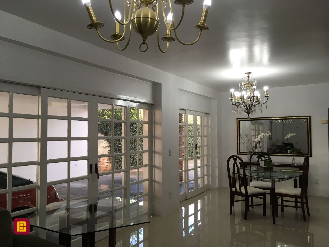 Casa com 250m², 5 quartos (sendo 3 suítes), 4 garagens, no bairro Jurerê Internacional em Florianópolis