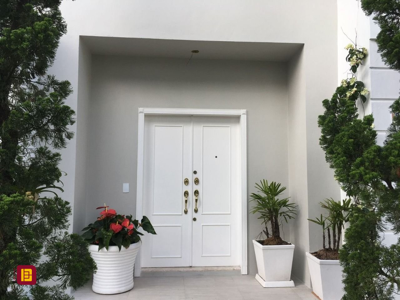 Casa com 250m², 5 quartos (sendo 3 suítes), 4 garagens, no bairro Jurerê Internacional em Florianópolis