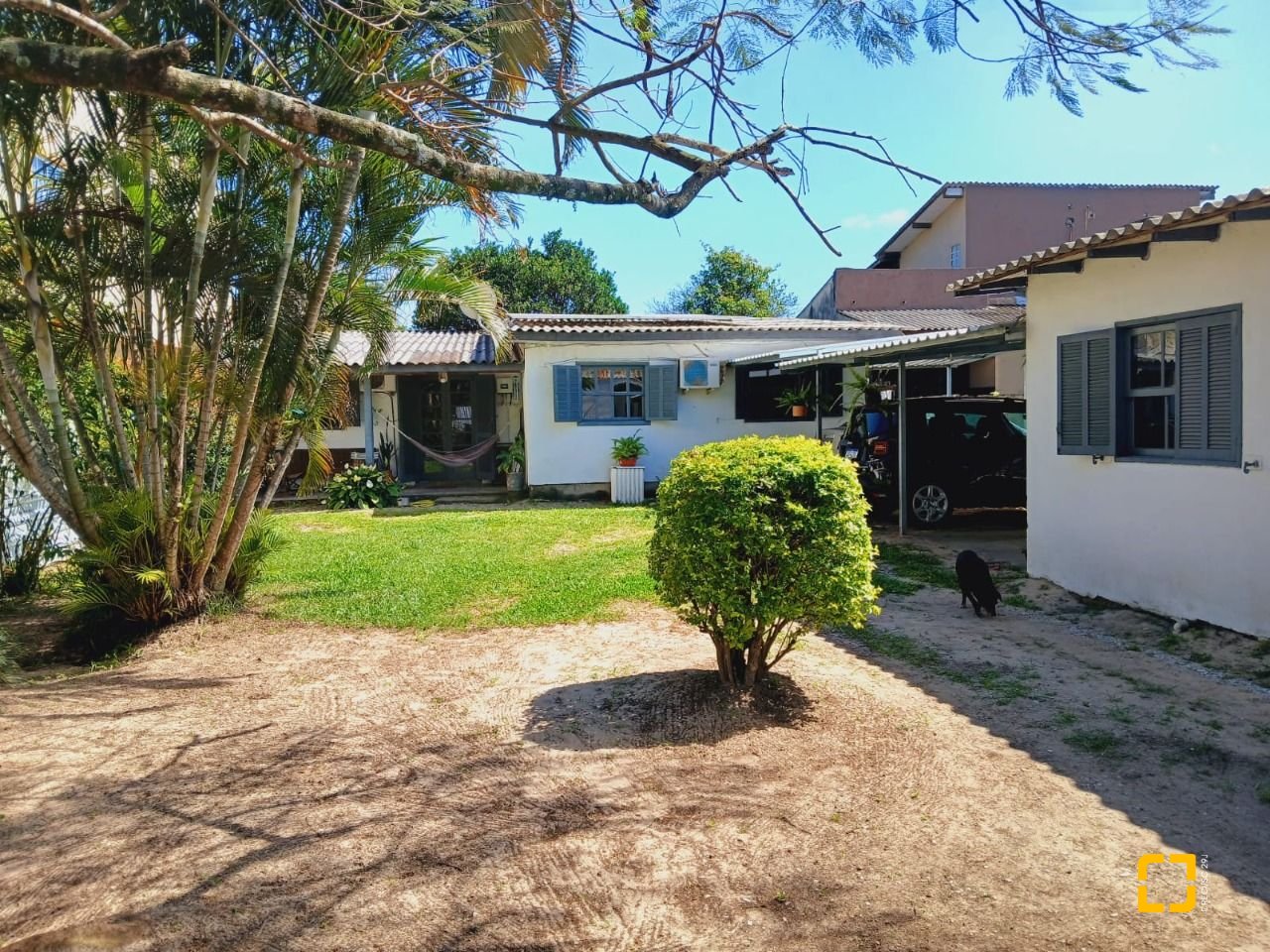 Casa com 60m², 6 garagens, no bairro Rio Vermelho em Florianópolis