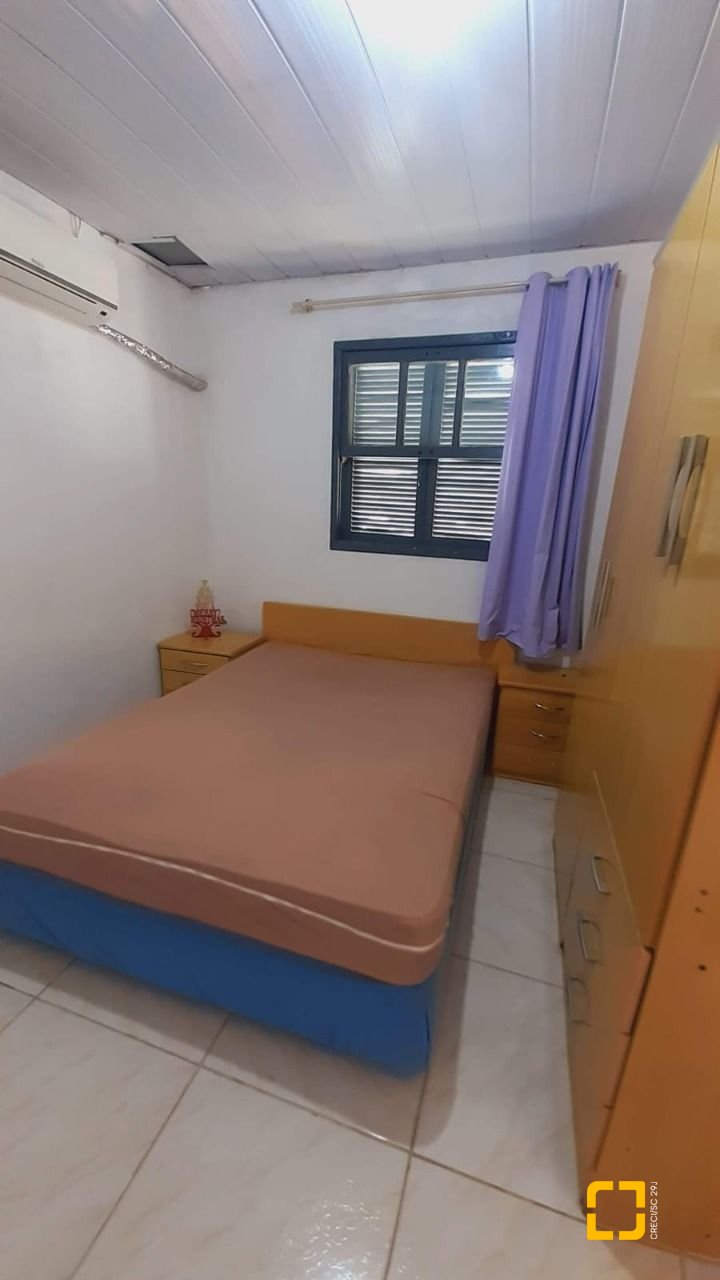 Casa com 60m², 6 garagens, no bairro Rio Vermelho em Florianópolis