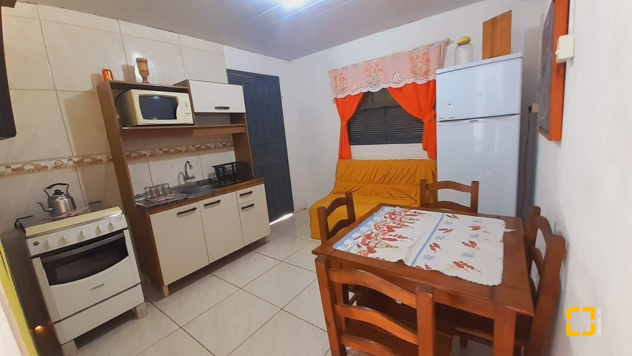 Casa com 60m², 6 garagens, no bairro Rio Vermelho em Florianópolis