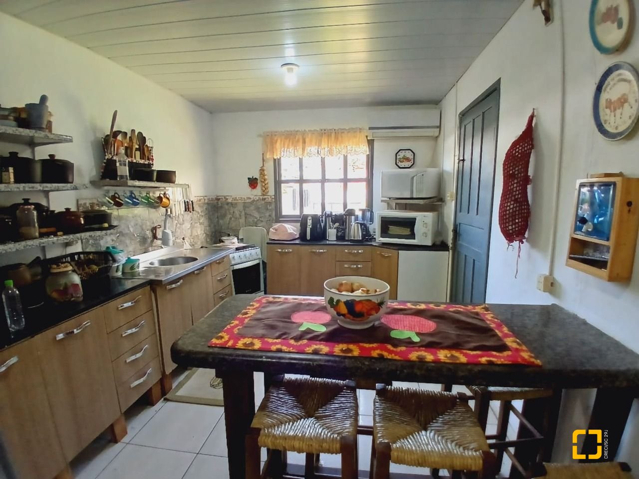 Casa com 60m², 6 garagens, no bairro Rio Vermelho em Florianópolis