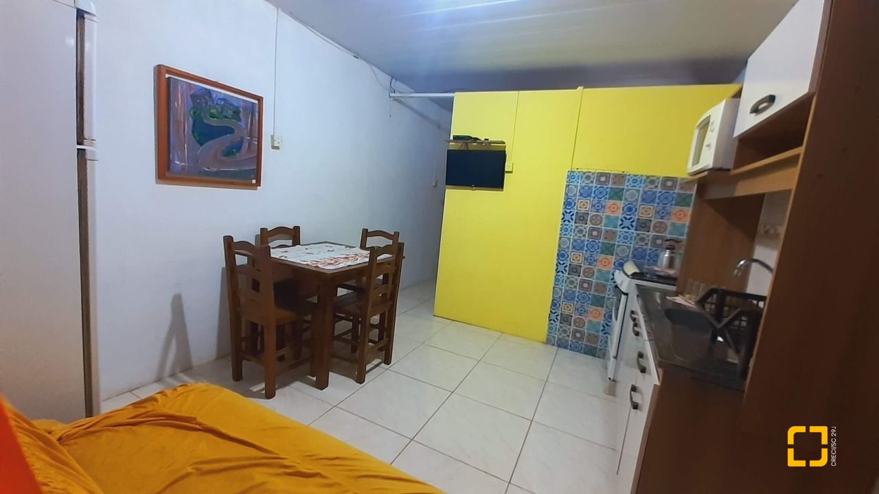 Casa com 60m², 6 garagens, no bairro Rio Vermelho em Florianópolis