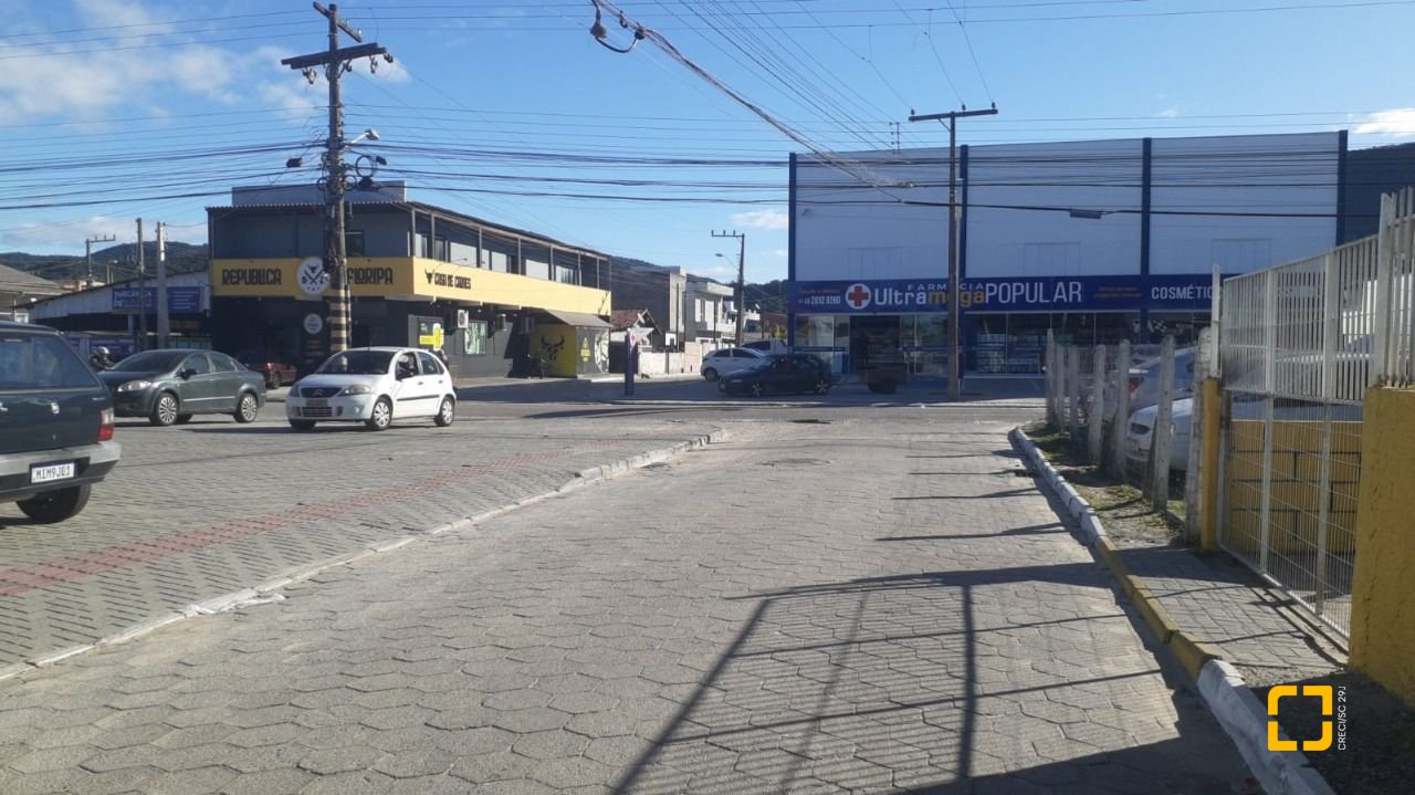 Casa com 60m², 6 garagens, no bairro Rio Vermelho em Florianópolis