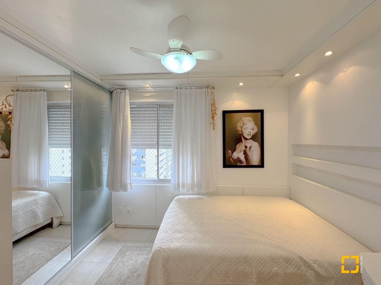 Apartamento com 211m², 7 quartos (sendo 3 suítes), 2 garagens, no bairro Centro em Florianópolis
