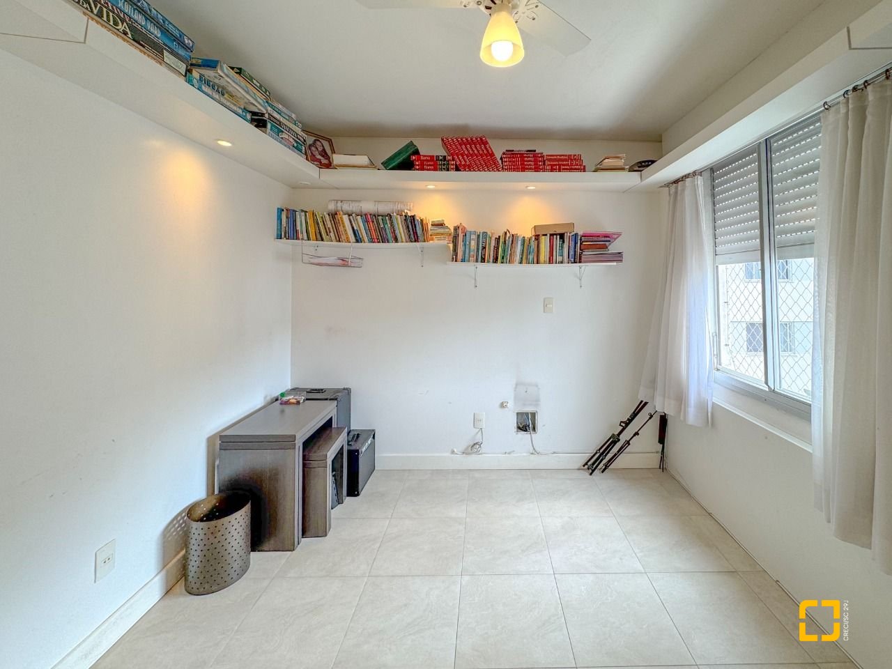 Apartamento com 211m², 7 quartos (sendo 3 suítes), 2 garagens, no bairro Centro em Florianópolis