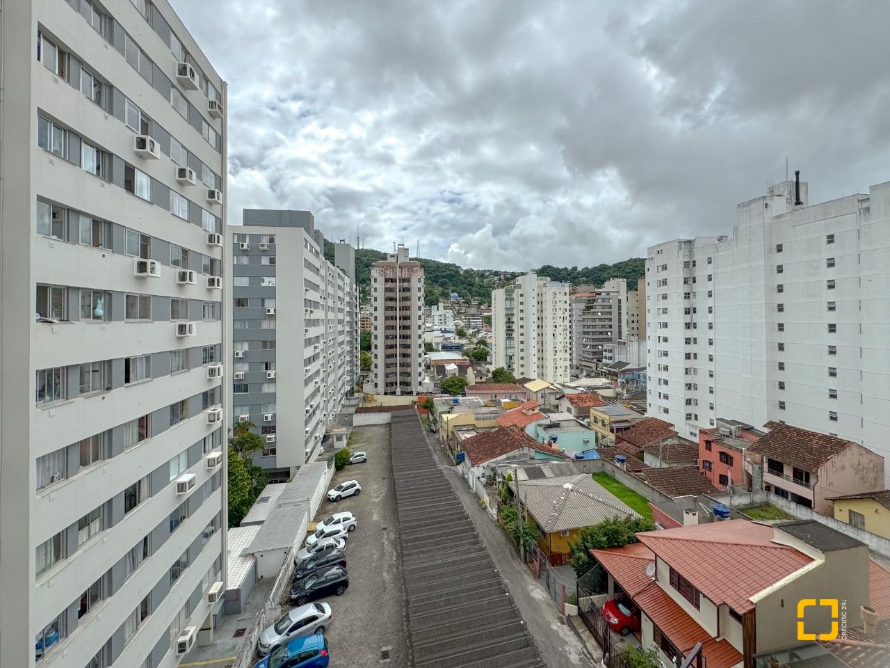 Apartamento com 211m², 7 quartos (sendo 3 suítes), 2 garagens, no bairro Centro em Florianópolis
