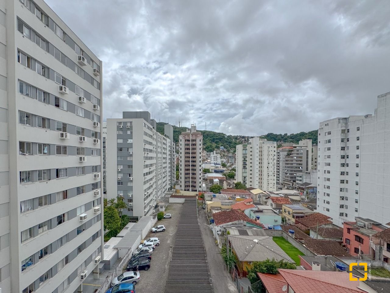 Apartamento com 211m², 7 quartos (sendo 3 suítes), 2 garagens, no bairro Centro em Florianópolis