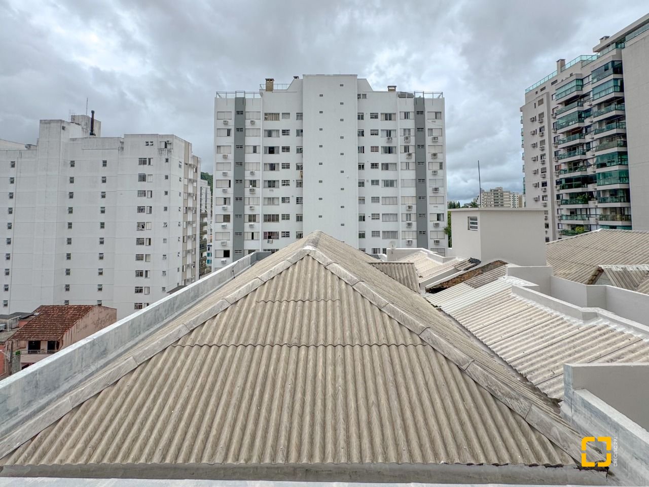 Apartamento com 211m², 7 quartos (sendo 3 suítes), 2 garagens, no bairro Centro em Florianópolis