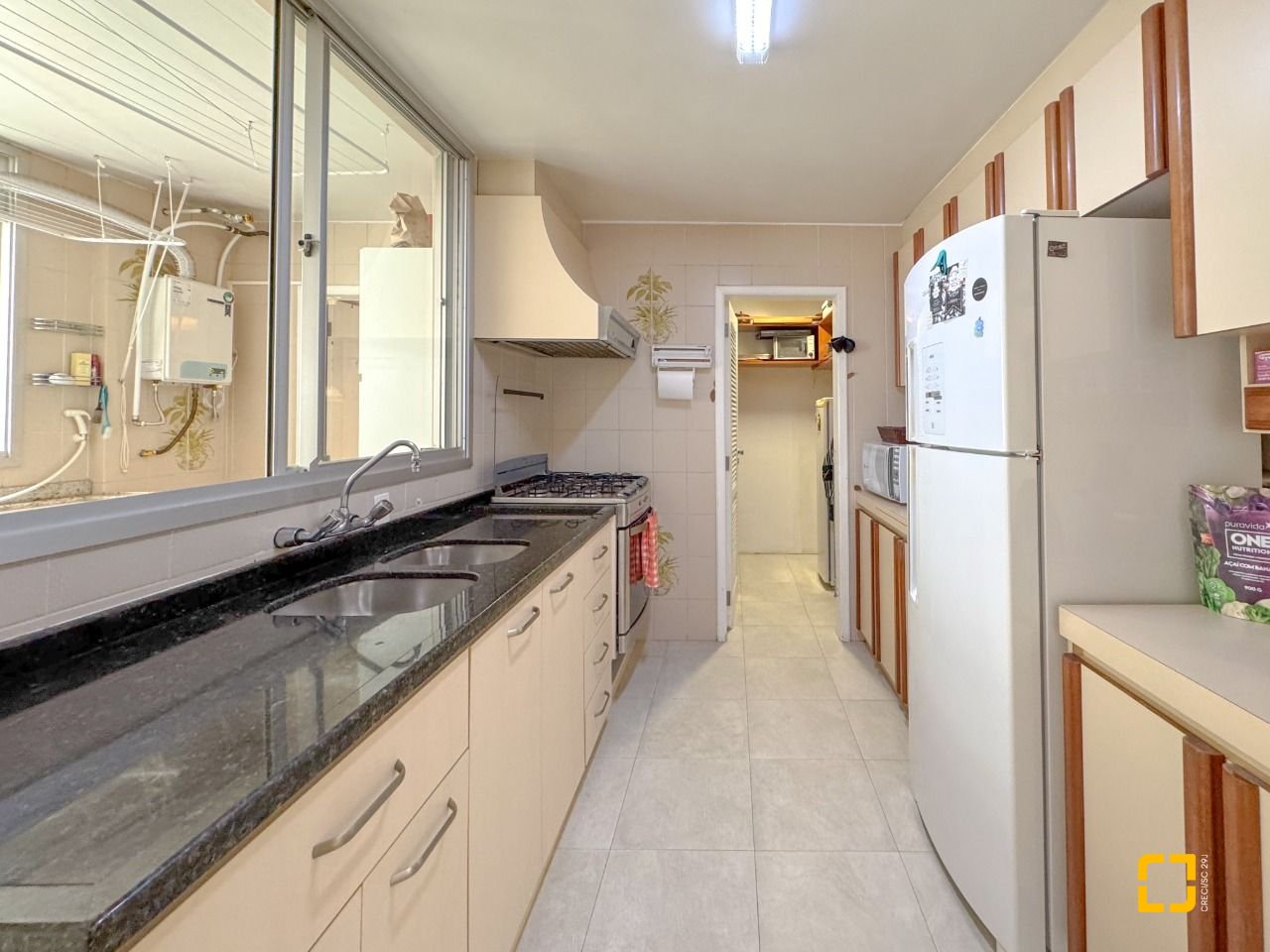 Apartamento com 211m², 7 quartos (sendo 3 suítes), 2 garagens, no bairro Centro em Florianópolis