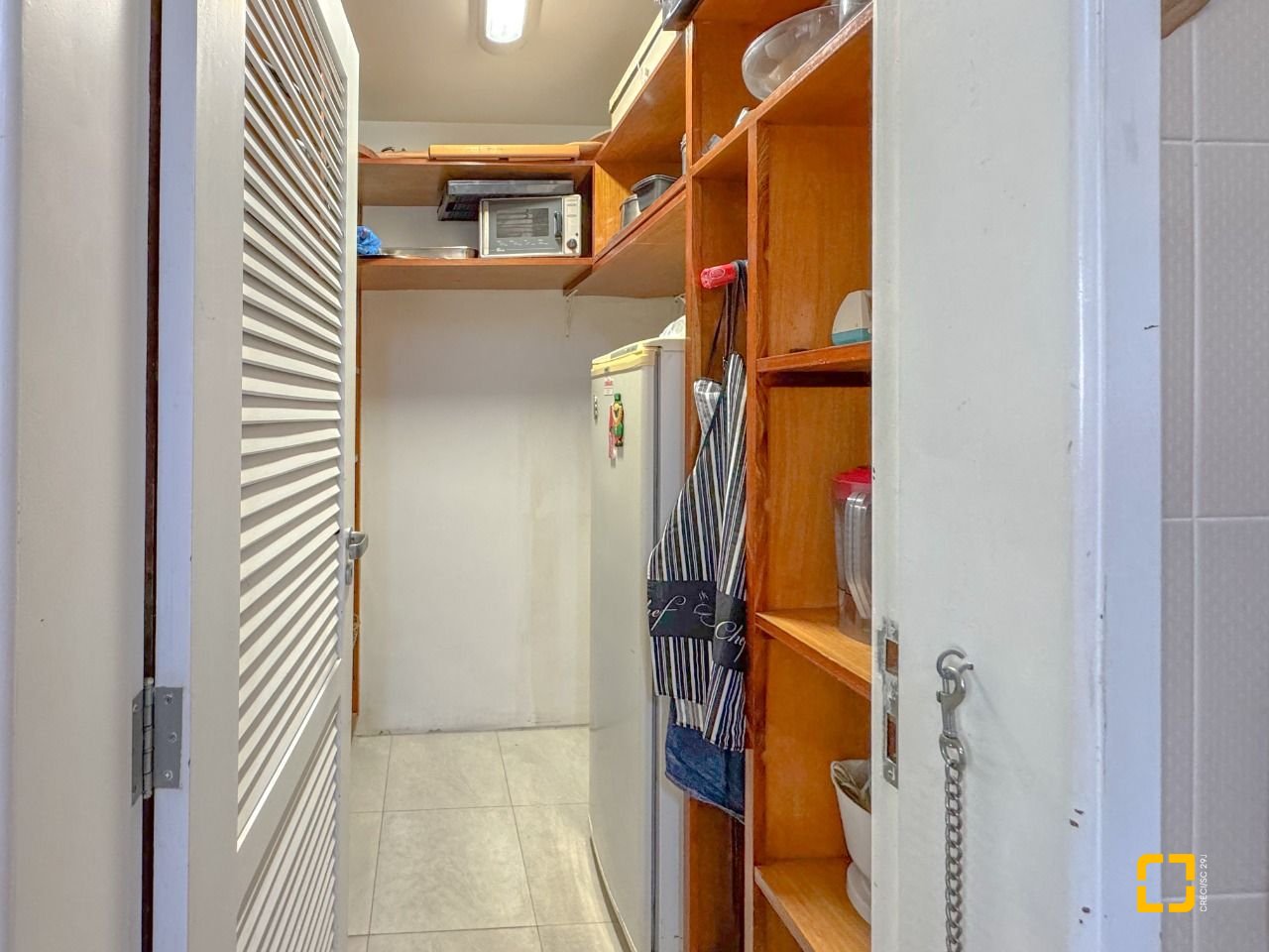 Apartamento com 211m², 7 quartos (sendo 3 suítes), 2 garagens, no bairro Centro em Florianópolis