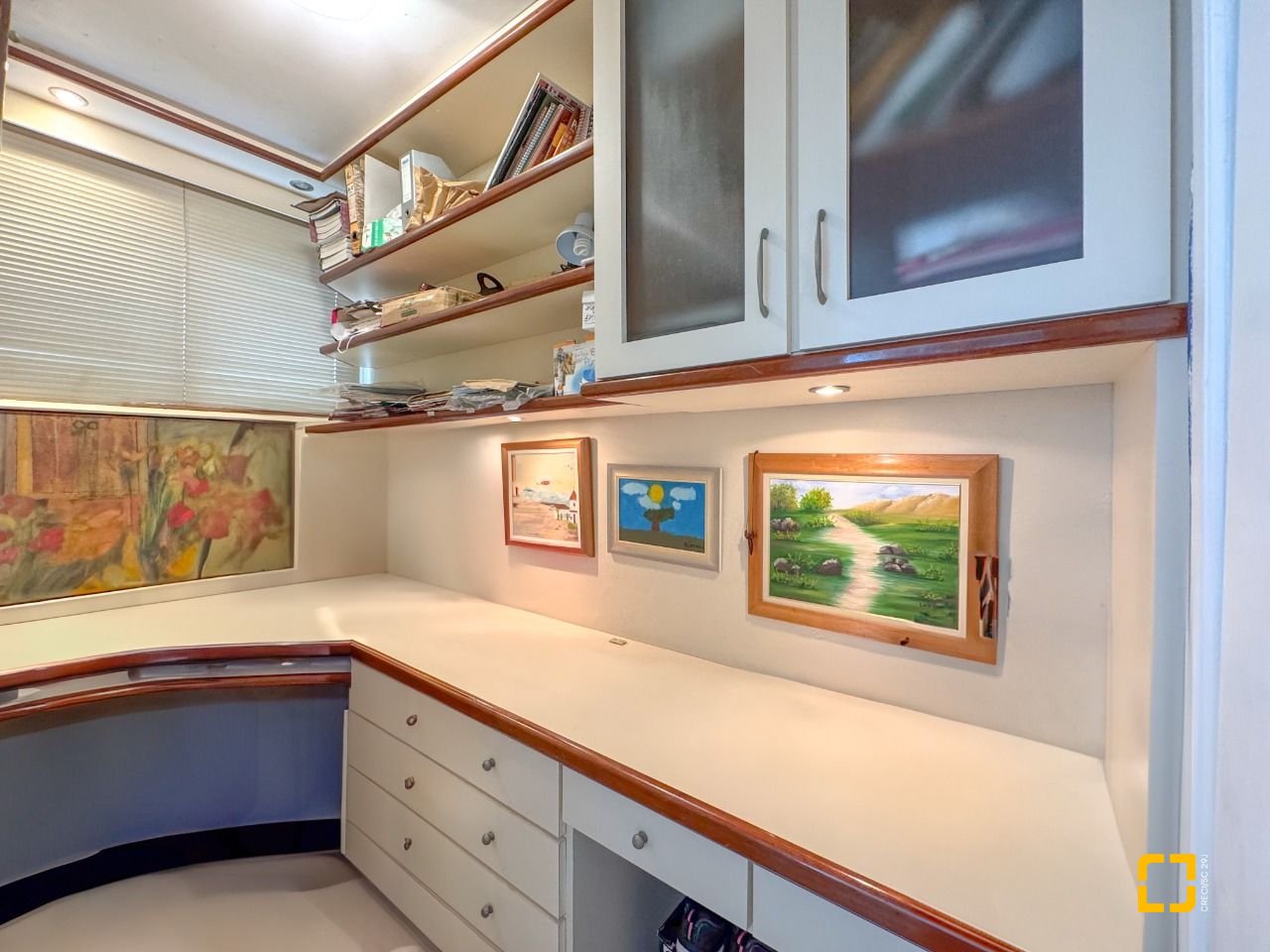Apartamento com 211m², 7 quartos (sendo 3 suítes), 2 garagens, no bairro Centro em Florianópolis