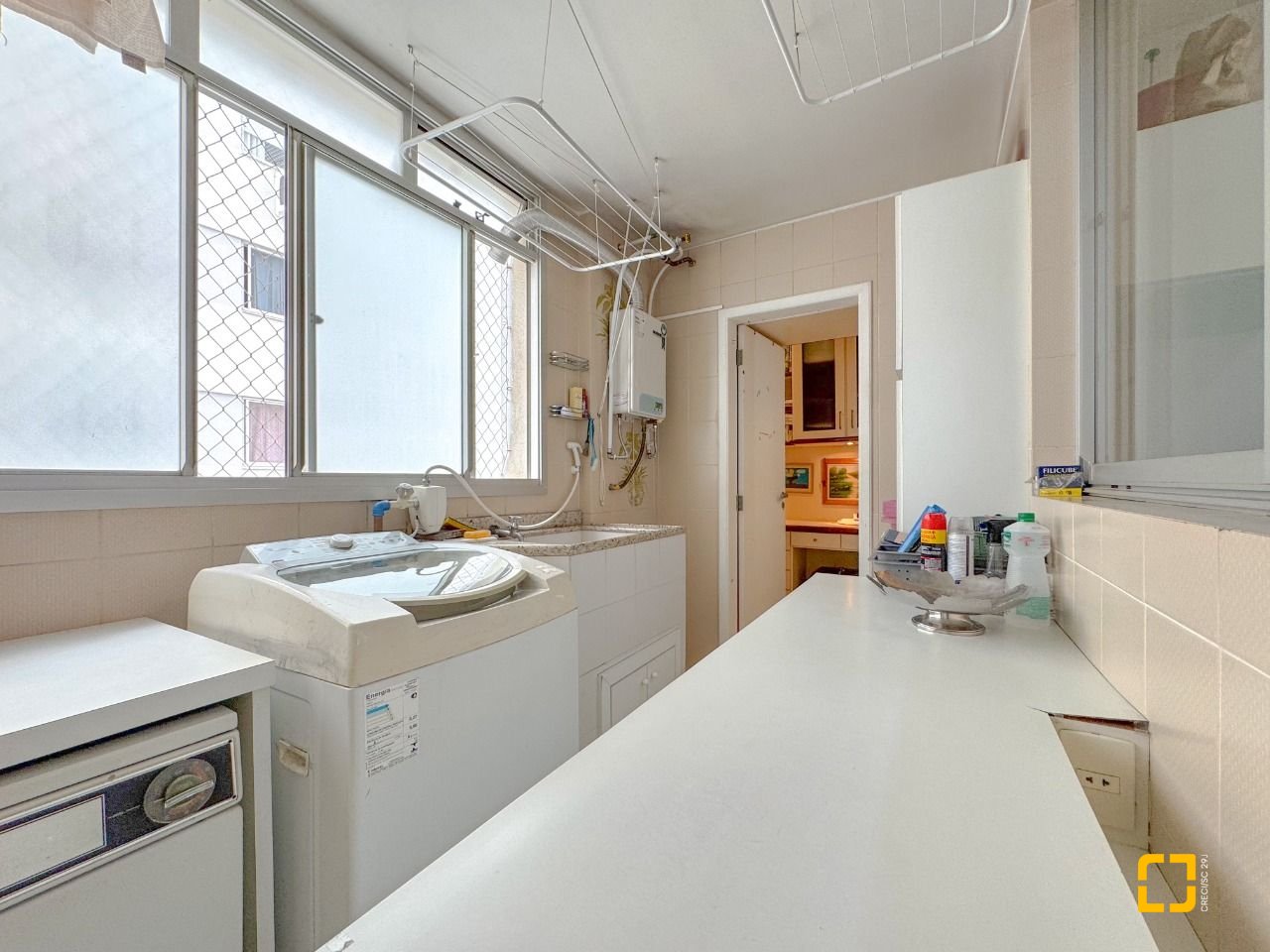Apartamento com 211m², 7 quartos (sendo 3 suítes), 2 garagens, no bairro Centro em Florianópolis